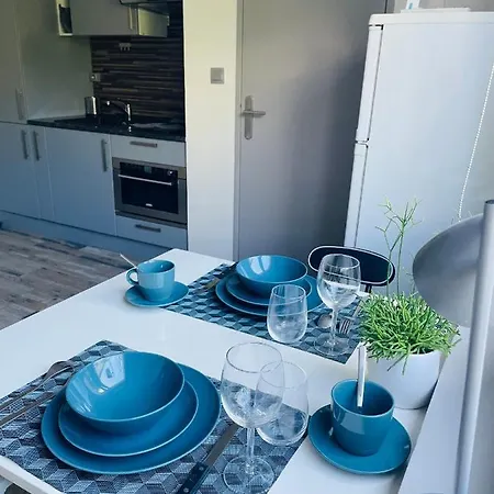 Modern - Wifi, Parking, Near Basel & Airport - Portable Ac, Dishwasher, Washing Machine Apartmán
