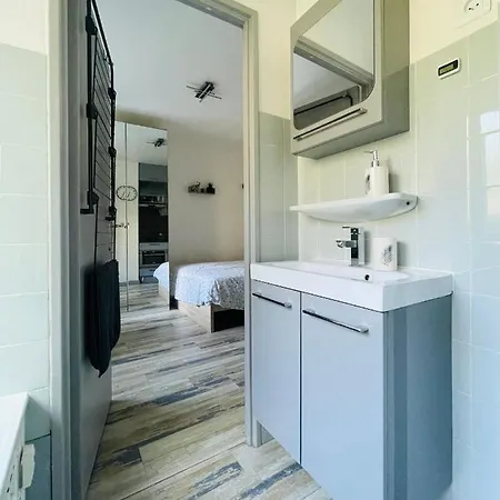 Modern - Wifi, Parking, Near Basel & Airport - Portable Ac, Dishwasher, Washing Machine